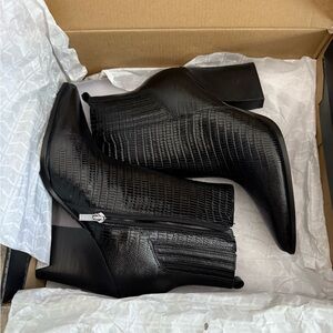 Marc Fisher women’s Mariel2 boot 7.5